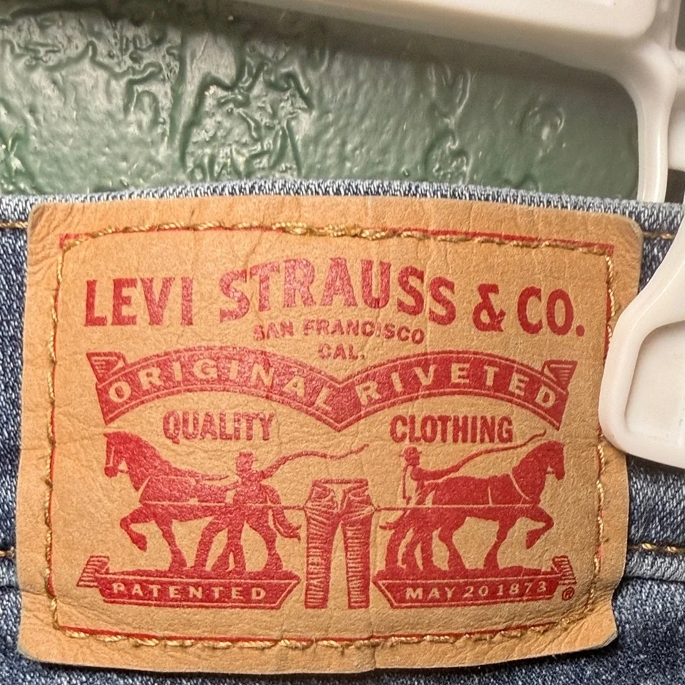 Levi's 311 Blue Denim Shaping Skinny Cutoff Shorts Size 28